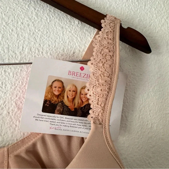 NEW Breezies Luxe Lace Underwire TShirt Bra Sunbeige Chic Everyday 44D Plus - Picture 5 of 11